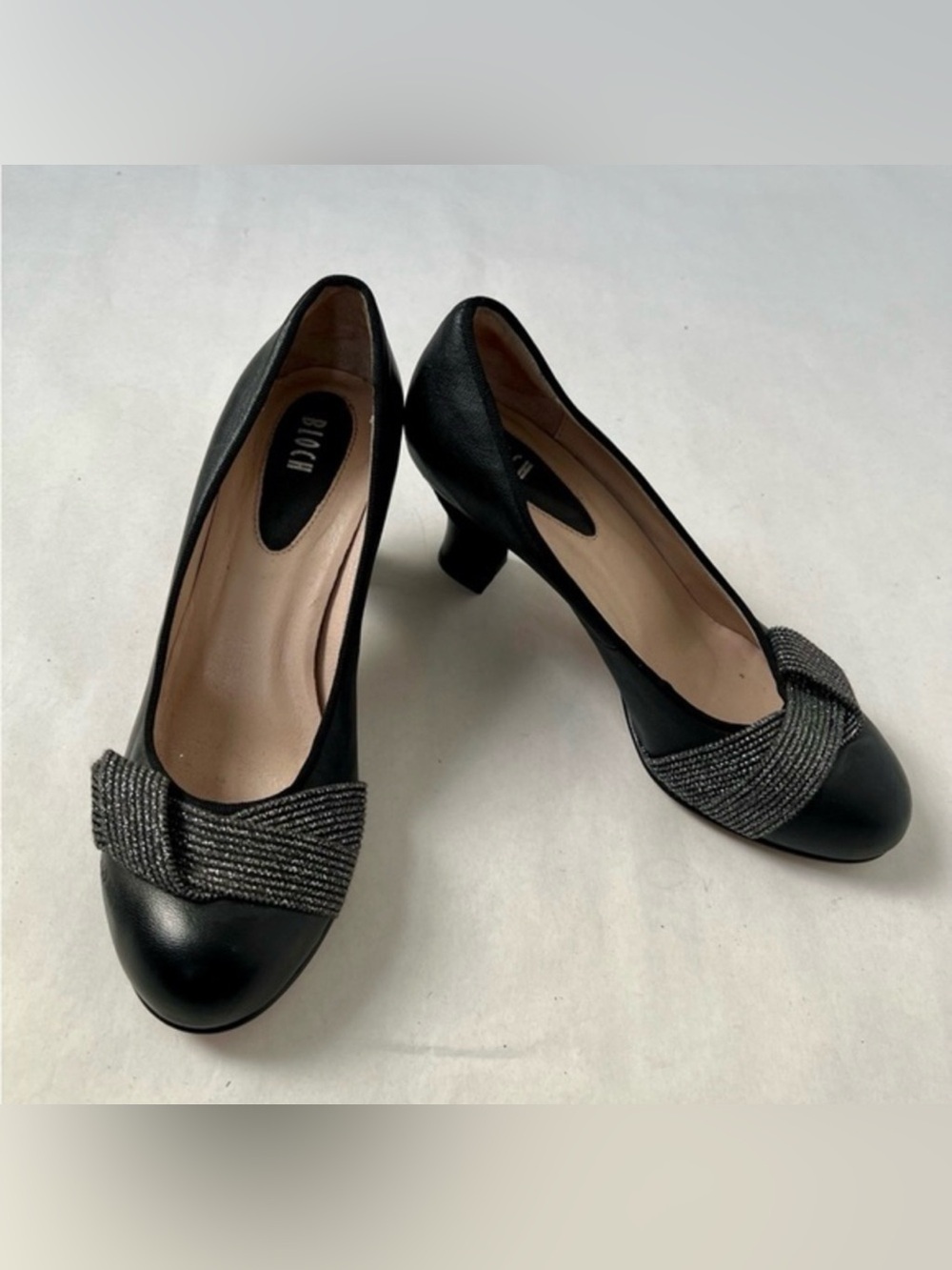 Bloch Leather Women’s Dance Shoes Size 8 Block Heel Round Toe - Picture 2 of 10